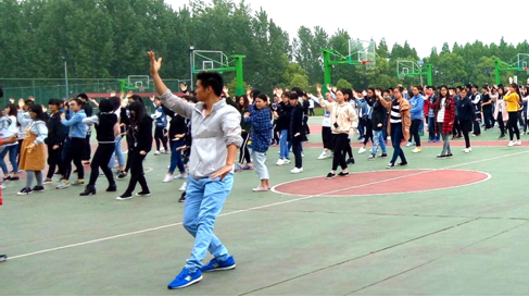 绿茵场上行云流水 太极文化绽放异彩